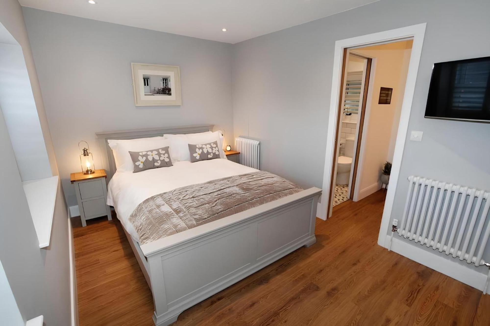 Tucked Away, Beach Access Sleeps 4 Mumbles Exterior foto